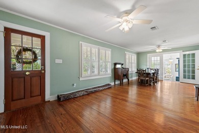 Adorable 1960's cottage in the heart of the Historic District of - photo 4