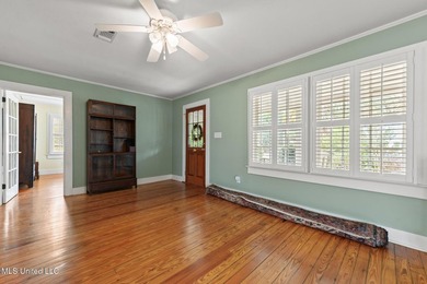 Adorable 1960's cottage in the heart of the Historic District of - photo 5