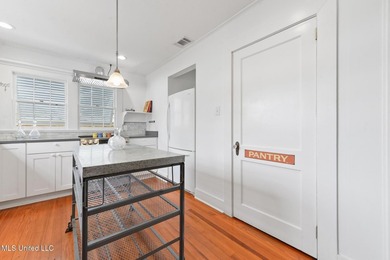 Adorable 1960's cottage in the heart of the Historic District of - photo 9