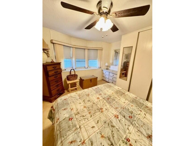 Welcome to this charming three-bedroom, two-bathroom mobile home - photo 12