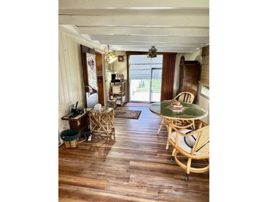 Welcome to this charming three-bedroom, two-bathroom mobile home - photo 15