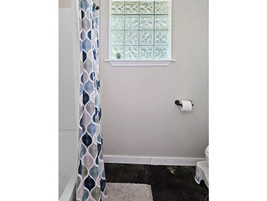 Beautiful 4BR/3BA brick home with over 2,100 sq ft in the - photo 20