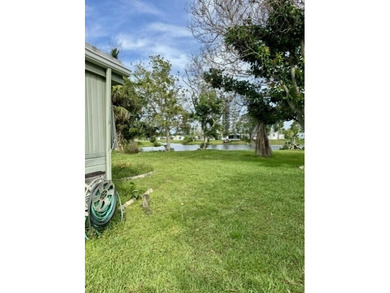 Welcome to this charming three-bedroom, two-bathroom mobile home - photo 20