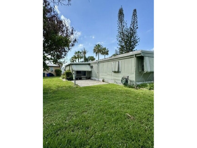 Welcome to this charming three-bedroom, two-bathroom mobile home - photo 21