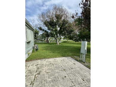 Welcome to this charming three-bedroom, two-bathroom mobile home - photo 22
