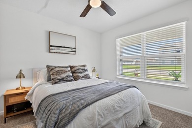 Welcome to 51 Silverthorn Street in Freeport -- a stylish and - photo 14