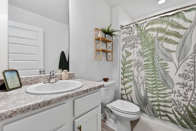 Welcome to 51 Silverthorn Street in Freeport -- a stylish and - photo 18