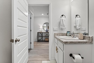 Welcome to 51 Silverthorn Street in Freeport -- a stylish and - photo 19