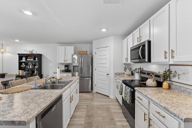 Welcome to 51 Silverthorn Street in Freeport -- a stylish and - photo 28