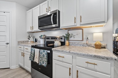 Welcome to 51 Silverthorn Street in Freeport -- a stylish and - photo 29