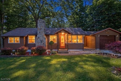 Welcome to this adorable year round ranch-style lake home! Upon - photo 1
