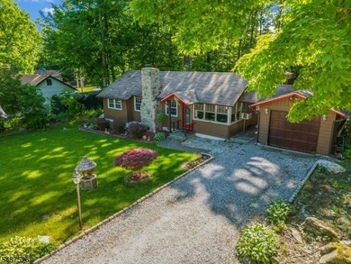Welcome to this adorable year round ranch-style lake home! Upon - photo 3