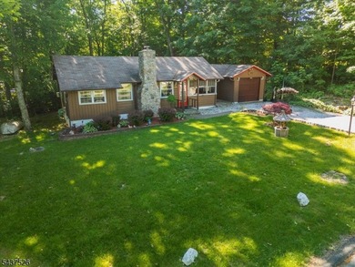 Welcome to this adorable year round ranch-style lake home! Upon - photo 5