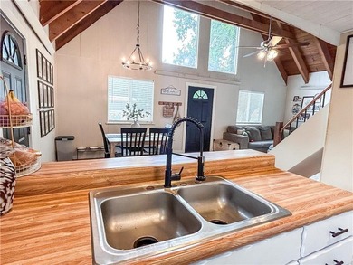Welcome home to this cute and cozy 2-bedroom, 1-bath property - photo 7