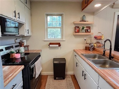 Welcome home to this cute and cozy 2-bedroom, 1-bath property - photo 10