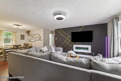 Lake Carobeth Home For Sale in Tobyhanna Pennsylvania