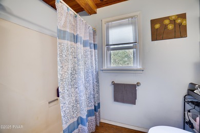 Welcome to this warm and well-cared-for 4-bedroom, 2-bath home - photo 11