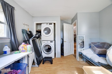Welcome to this warm and well-cared-for 4-bedroom, 2-bath home - photo 13