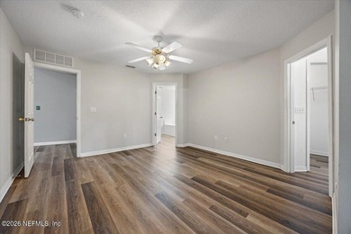 Beautifully maintained and move-in ready 4-bedroom, 3-bath home - photo 14