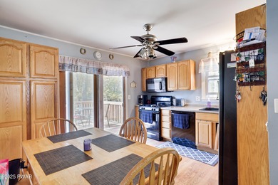 Welcome to this warm and well-cared-for 4-bedroom, 2-bath home - photo 17