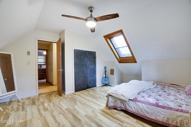 Welcome to this warm and well-cared-for 4-bedroom, 2-bath home - photo 21