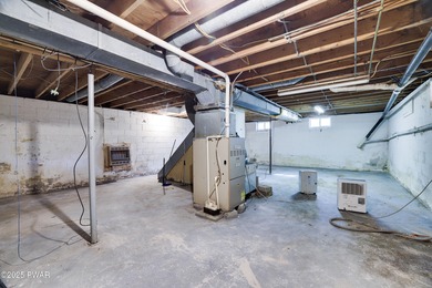 Welcome to this warm and well-cared-for 4-bedroom, 2-bath home - photo 29