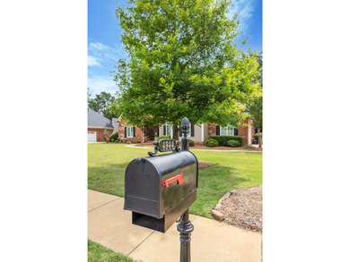 Welcome to 4944 Turnberry Lane in Columbus - a beautifully - photo 4
