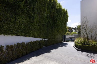 Perched on a secluded promontory above the Sunset Strip, this - photo 4