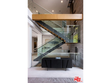 Perched on a secluded promontory above the Sunset Strip, this - photo 7