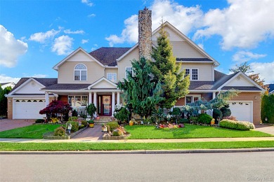 (private lake, pond, coastal) Home Sale Pending in Franklin Square New York