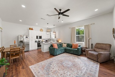 Stunning turnkey home with a fully furnished option available! - photo 2