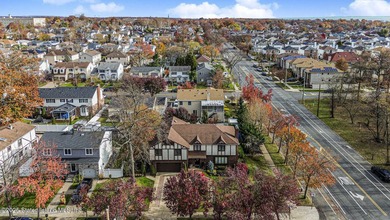 Welcome to 159 Aspinwall Street, a spacious 4,188 sq. ft. legal - photo 48