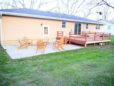 This home features a 2-car attached garage and a thoughtfully - photo 2