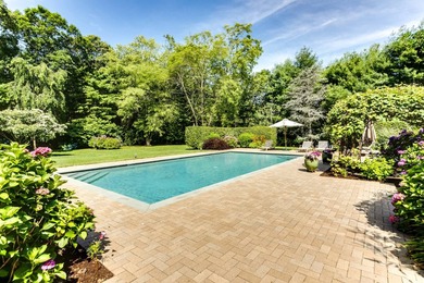 Located on a quiet cul-de-sac south of the highway in Wainscott - photo 4