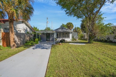 Fully updated 3BR/2BA home in historic North Palm Beach with 1 - photo 2