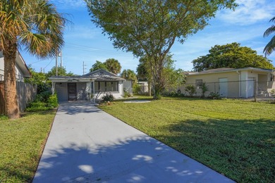 Fully updated 3BR/2BA home in historic North Palm Beach with 1 - photo 3