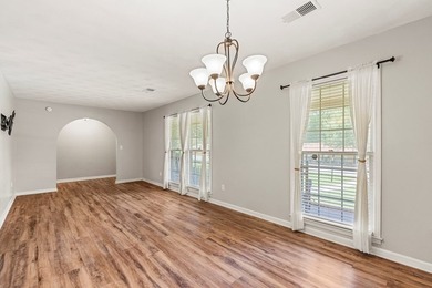 Classic ranch charm meets thoughtful updates in one of Phenix - photo 4