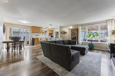 Tastefully updated single-level home in the heart of Coos Bay! - photo 11