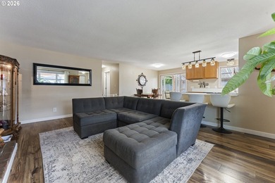 Tastefully updated single-level home in the heart of Coos Bay! - photo 12