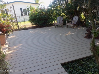 Here is a 24' x 38' Fleetwood home freshly painted light and - photo 13