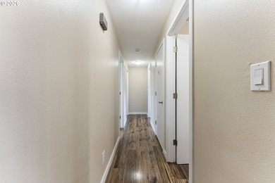 Tastefully updated single-level home in the heart of Coos Bay! - photo 15