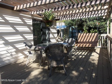 Here is a 24' x 38' Fleetwood home freshly painted light and - photo 15