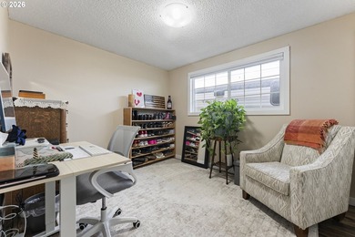 Tastefully updated single-level home in the heart of Coos Bay! - photo 18