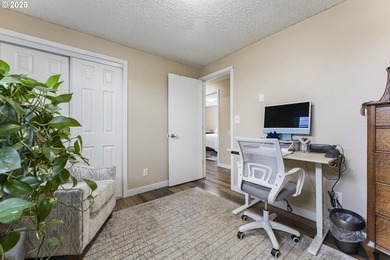 Tastefully updated single-level home in the heart of Coos Bay! - photo 19