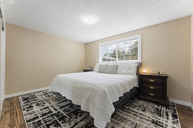 Tastefully updated single-level home in the heart of Coos Bay! - photo 20