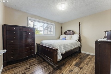 Tastefully updated single-level home in the heart of Coos Bay! - photo 22