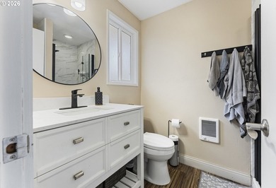 Tastefully updated single-level home in the heart of Coos Bay! - photo 24