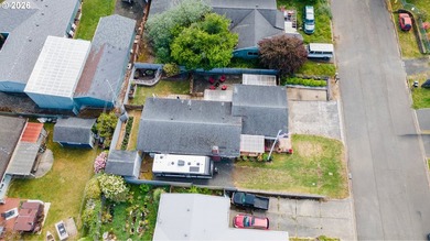 Tastefully updated single-level home in the heart of Coos Bay! - photo 35