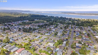 Tastefully updated single-level home in the heart of Coos Bay! - photo 39