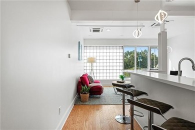 Direct French Quarter Gateway: Rare 3-Bedroom Loft Overlooking